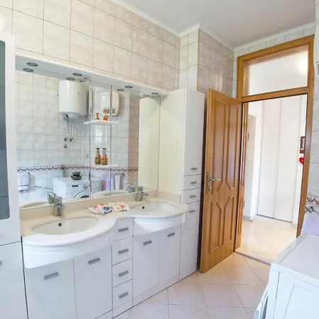 Italy - Promenade موستار