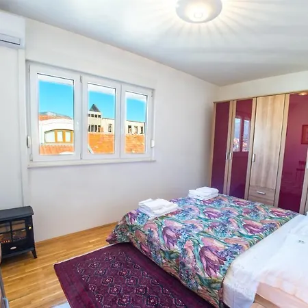 Italy - Promenade شقة موستار