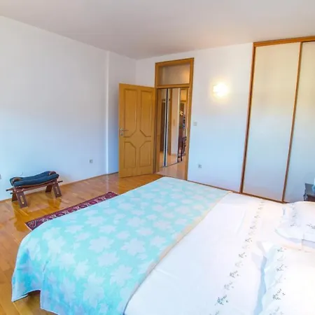 Italy - Promenade * موستار